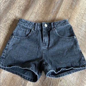 ASOS Mom-Shorts in Black